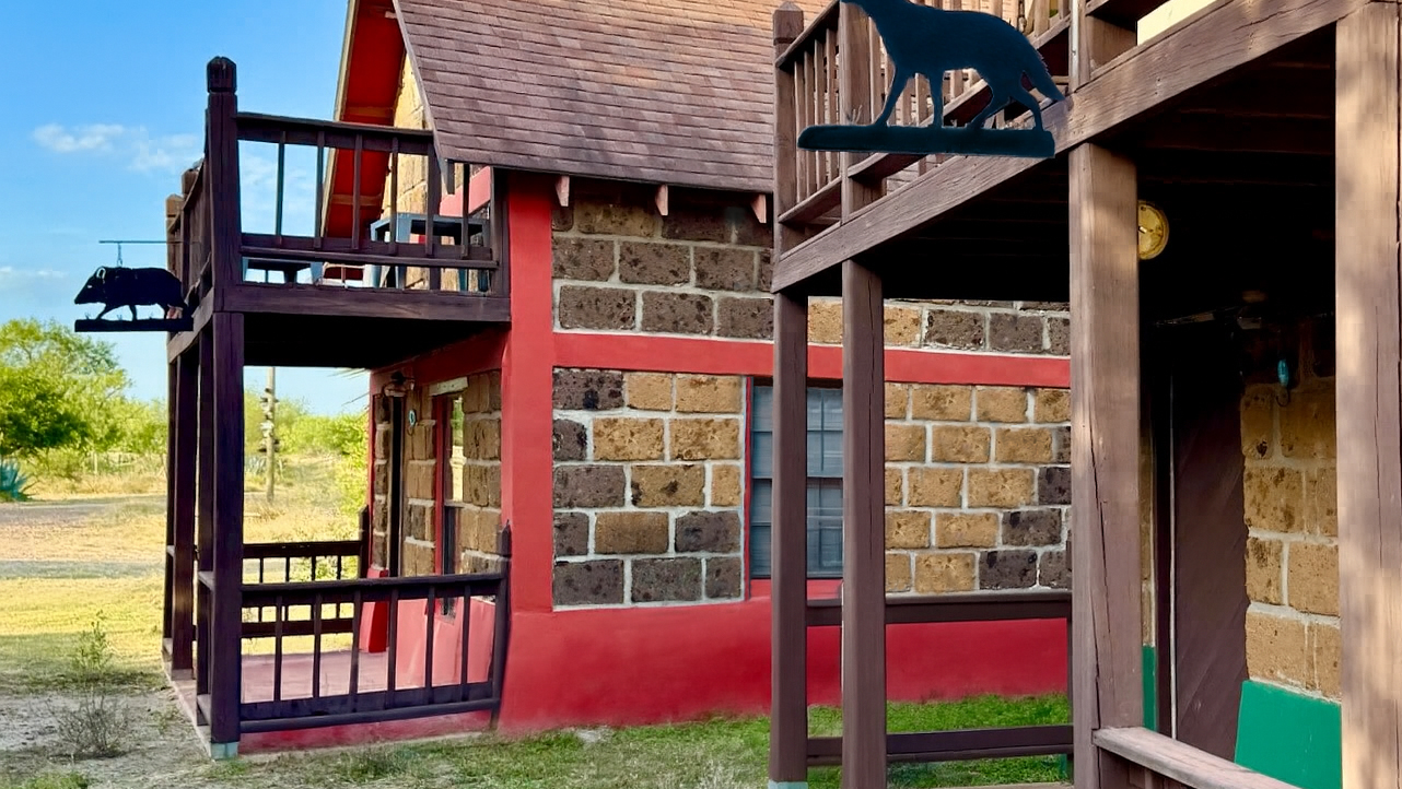 Guest cabins at Las Lajas Ranch base camp